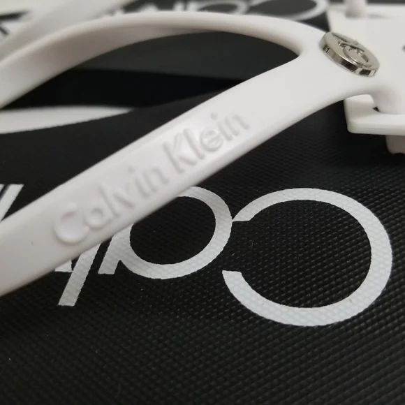🆕️⬇️Calvin Klein Daryn White/Black Flip Flops - Picture 5 of 9